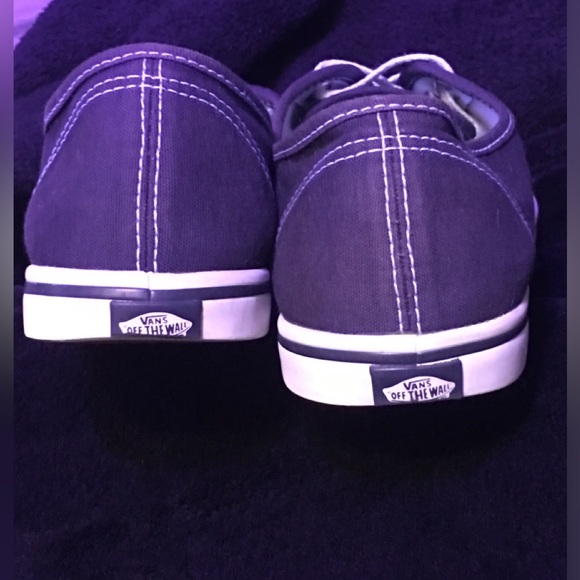 VANS - Picture 3 of 6